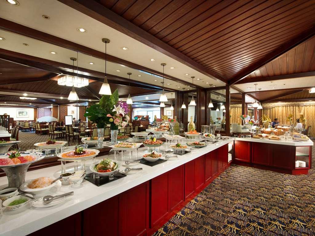 The Howard Plaza Hotel Tajpej Étterem fotó The buffet at the hotel