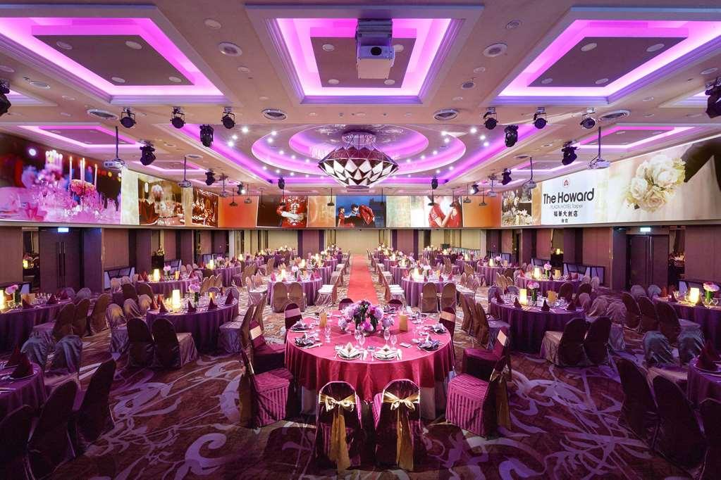 The Howard Plaza Hotel Tajpej Kültér fotó The ballroom at the Renaissance Hotel