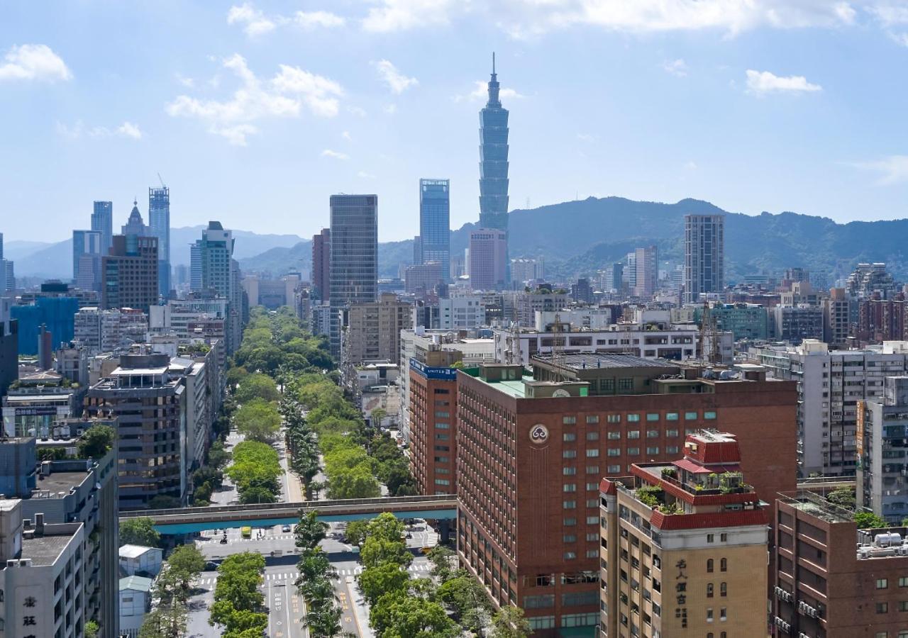 The Howard Plaza Hotel Tajpej Kültér fotó Skyline of Taipei