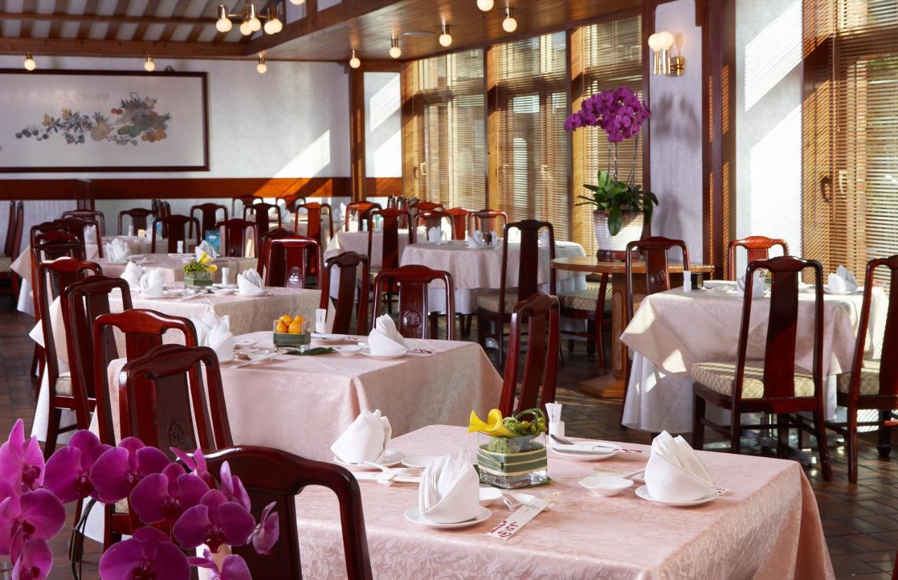 The Howard Plaza Hotel Tajpej Kültér fotó Interior of the restaurant