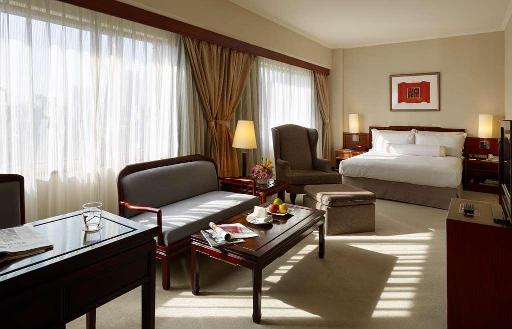 The Howard Plaza Hotel Tajpej Szoba fotó A room at the hotel